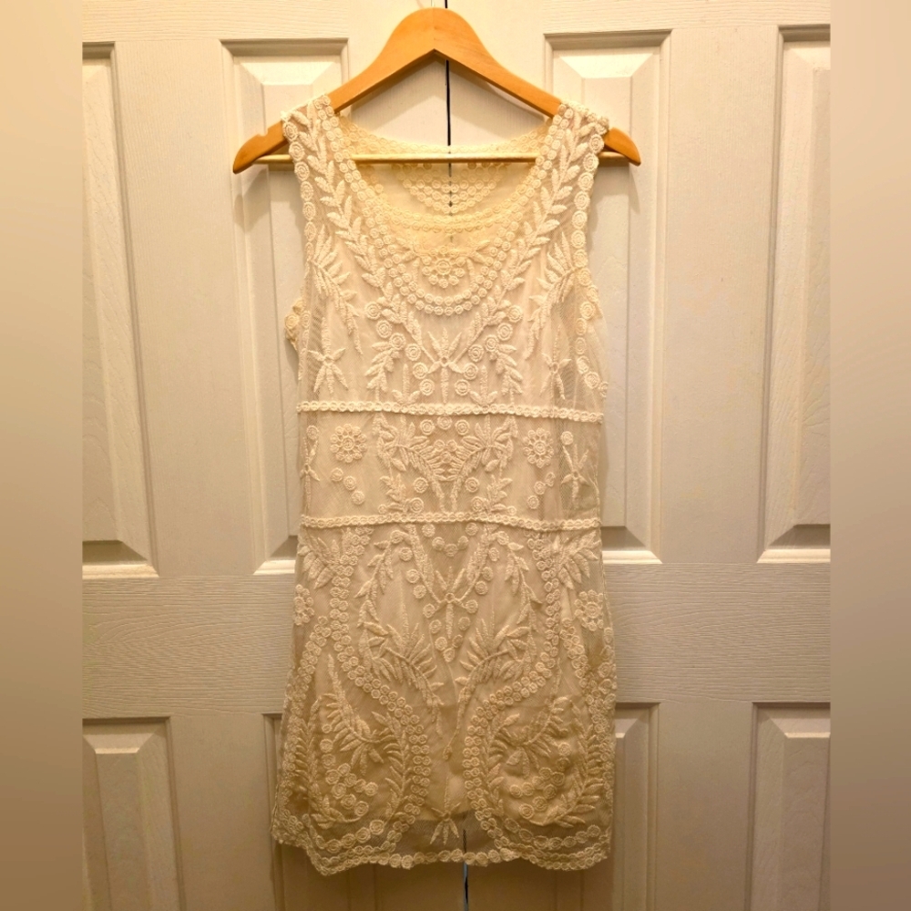 Express Embroidered Pullover Sheath Dress - size Small- NWOT💒